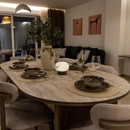 Villa Imperium Luxe 101-102 *